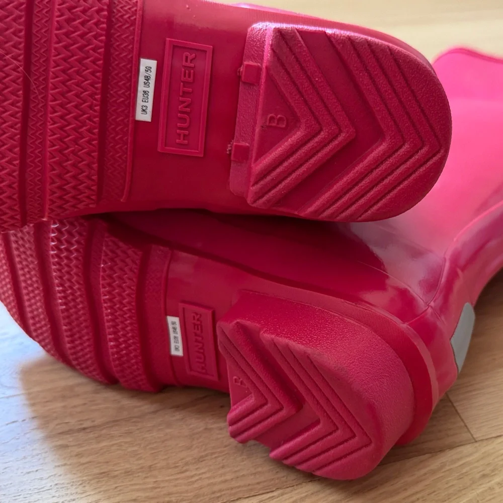 NWOT! Hunter Original Gloss Tall Wellington Rain Boots Bright Pink kids sz 4